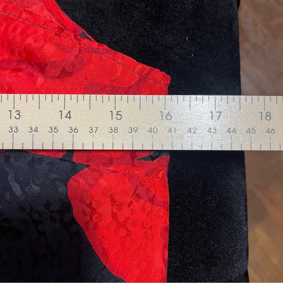 Trina Turk Red and Black Asymmetrical Sleeveless Blouse Size XS - Picture 6 of 8